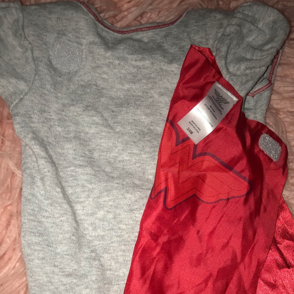 Wonder Woman onesie - babygirl with cap - Picture 4 of 5